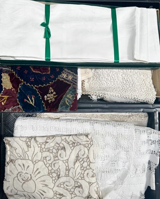 Lot 51 - A collection of lace tableware to include:...