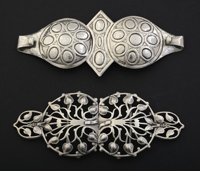 Lot 183 - A late Victorian Arts & Crafts silver belt...