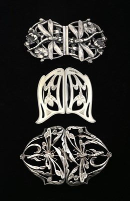 Lot 181 - A cast silver belt buckle, by Ivor Baggot,...