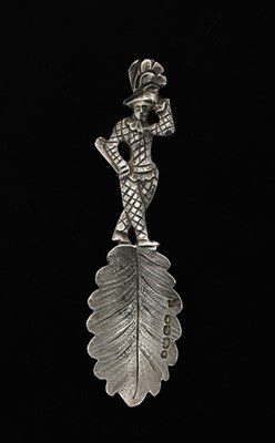Lot 130 - An early Victorian cast silver caddy spoon, by...