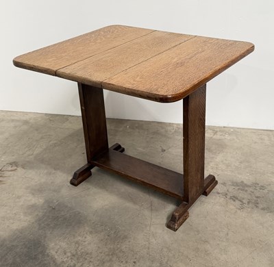Lot 736 - A Cotswold School low drop leaf oak table, a...