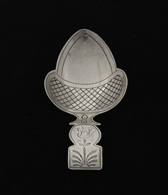 Lot 113 - A George III silver novelty 'Acorn' caddy...