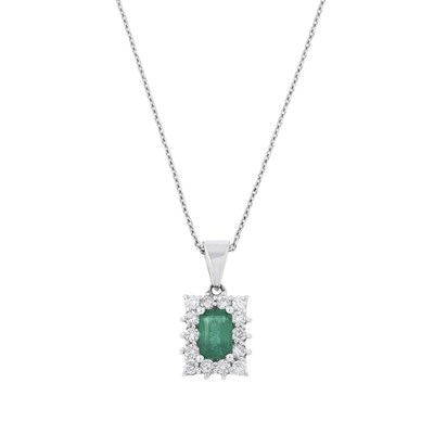 Lot 78 - An emerald and brilliant-cut diamond cluster pendant, with an 18ct gold chain
