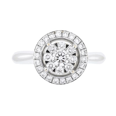 Lot 163 - A brilliant-cut diamond cluster ring