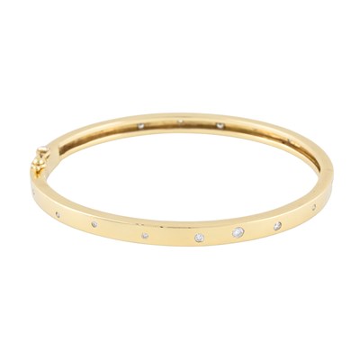 Lot 194 - An 18ct gold brilliant-cut diamond hinged bangle