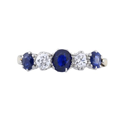 Lot 189 - A sapphire and brilliant-cut diamond five stone ring