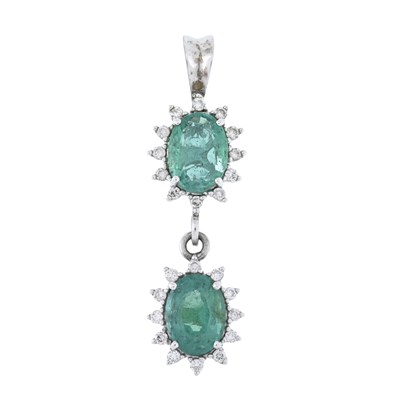 Lot 153 - An 18ct gold emerald and brilliant-cut diamond double cluster drop pendant