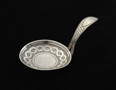 Lot 115 - A George III silver 'frying pan' caddy spoon,...