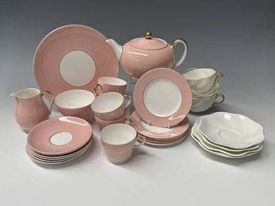 Lot 3 - A collection of ceramics including: Wedgwood...