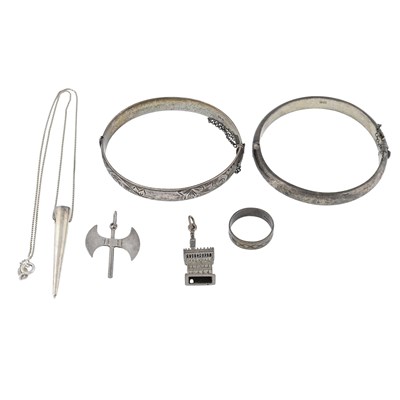 Lot 465 - A selection of silver and white metal mostly gem-set jewellery