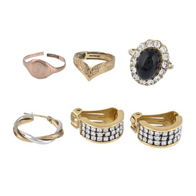Lot 443 - A selection of costume jewellery, with two 9ct gold rings and earring and with jewellery case