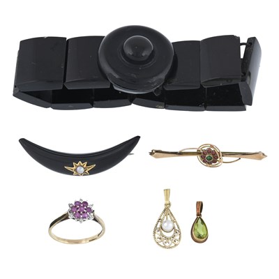 Lot 522 - A selection of jewellery