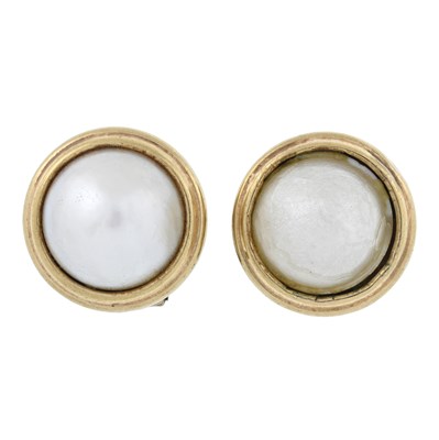 Lot 519 - A pair of 9ct gold earrings