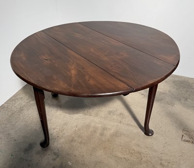Lot 828 - An early 19th century mahogany drop leaf table...