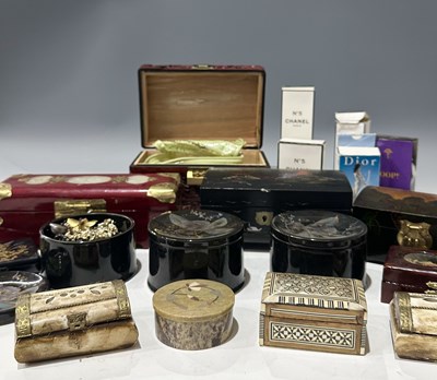 Lot 75 - A collection of jewellery boxes, the majority...