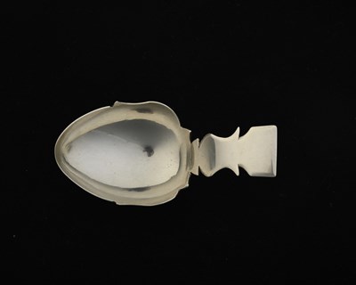 Lot 107 - A George III silver 'acorn' caddy spoon, by...