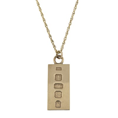 Lot 528 - A 9ct gold ingot pendant, with chain