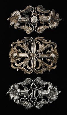 Lot 184 - An Elizabeth II silver cast belt buckle, by PM...