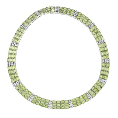 Lot 157 - A peridot and brilliant-cut diamond necklace
