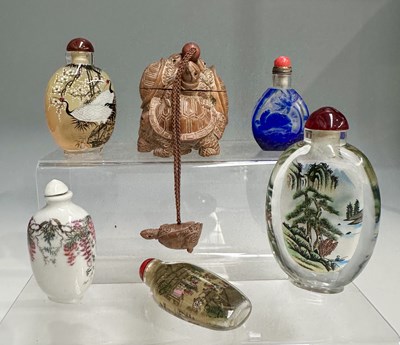Lot 301 - A collection of five Chinese snuff bottles to...