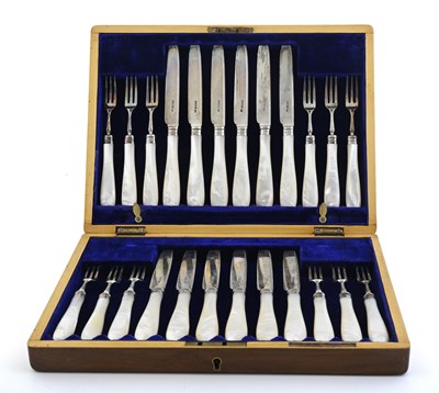 Lot 209 - A George V cased dessert service, by John...