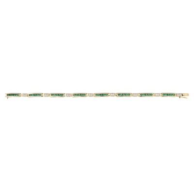 Lot 158 - An emerald and brilliant-cut diamond bracelet