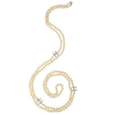 Lot 339 - Chanel, an imitation pearl CC necklace.