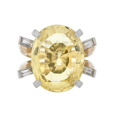 Lot 170 - A yellow sapphire and baguette-cut diamond dress ring, with report