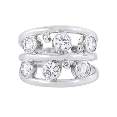 Lot 160 - An 18ct gold brilliant-cut diamond dress ring