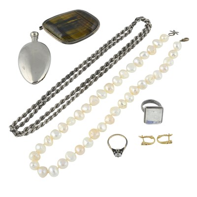 Lot 320 - A selection of jewellery