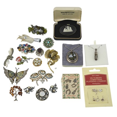 Lot 317 - A selection of silver, white metal and costume jewellery