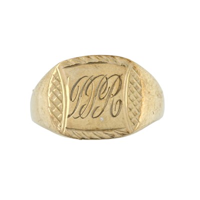 Lot 235 - A 9ct gold monogram signet ring