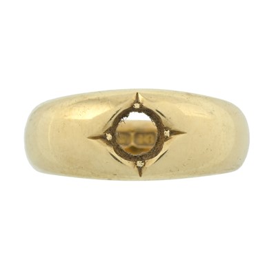 Lot 262 - A late Victorian 18ct gold band ring, with vacant mount