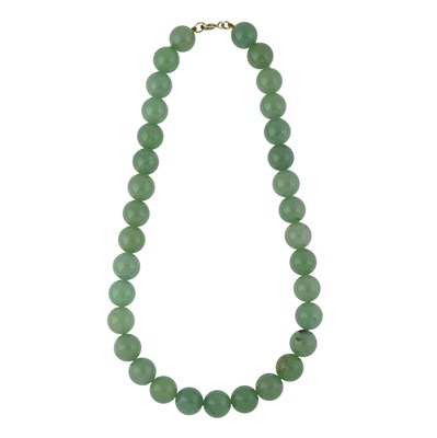 Lot 322 - An aventurine quartz bead necklace