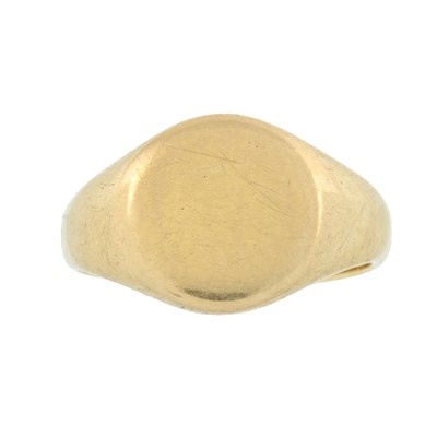 Lot 271 - An early 20th century 18ct gold signet ring