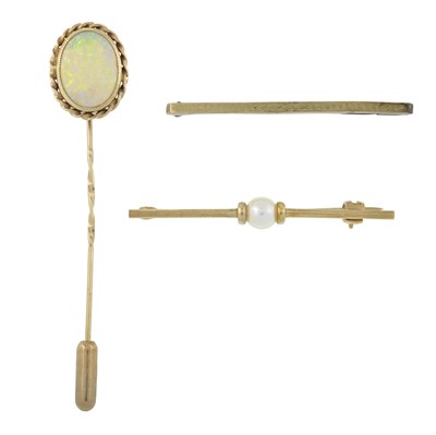 Lot 286 - Two 9ct gold bar brooches and an opal stickpin