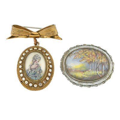 Lot 316 - A selection of jewellery, to include two Thomas L Mott brooches