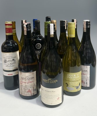 Lot 38 - A collection of various red and white wines...