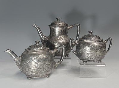 Lot 125 - An American Reed & Barton silver-plated teapot,...