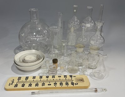Lot 22 - A collection of 20th-century scientific and...