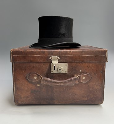 Lot 157 - An early 20th century leather hat box and...