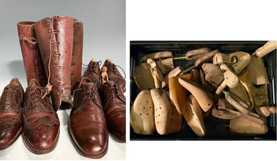 Lot 51 - A collection of vintage leather shoes to...