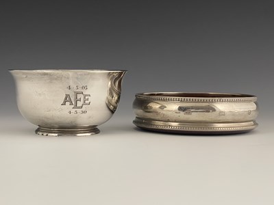 Lot 76 - A George V silver bowl, modelled in the George...