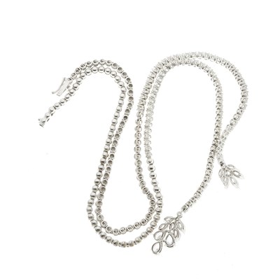 Lot 33 - An 18ct gold diamond drop necklace
