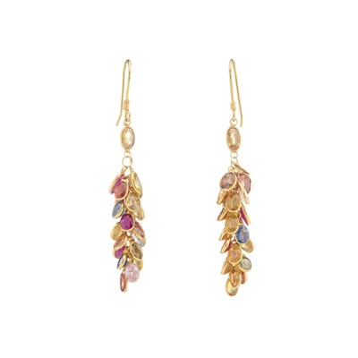Lot 19 - A pair of 14ct gold sapphire fringe earrings