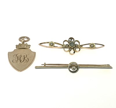 Lot 14 - A 15 carat gold gem set bar brooch, open...