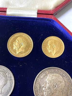 Lot 75 - George V, a fine and rare 1911 gold proof long set