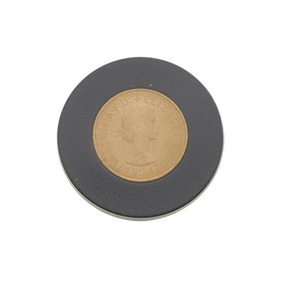 Lot 73 - Elizabeth II, an uncirculated 1957 gold full sovereign coin