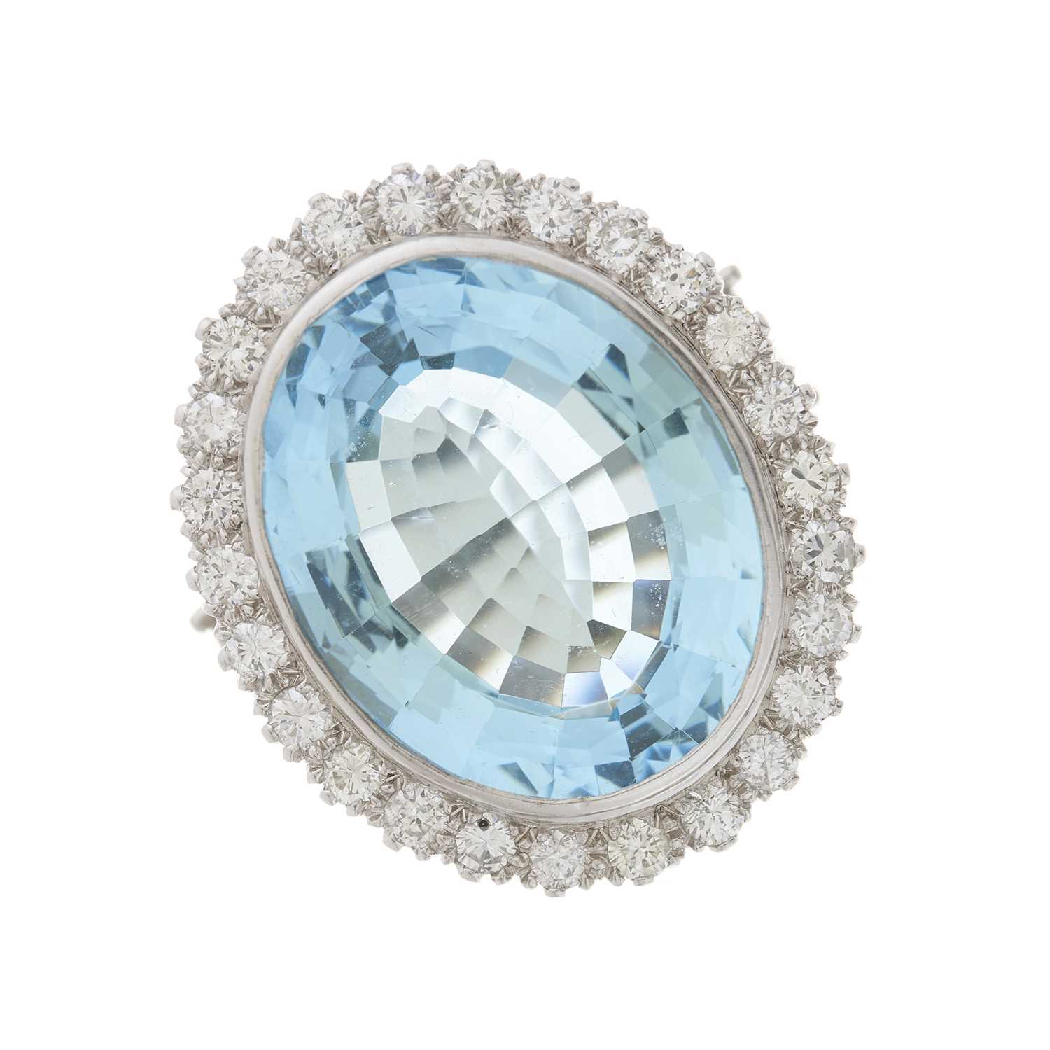 Lot 31 - An 18ct gold aquamarine and diamond cocktail ring