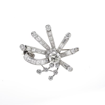 Lot 51 - A mid 20th century vari-cut diamond spray brooch